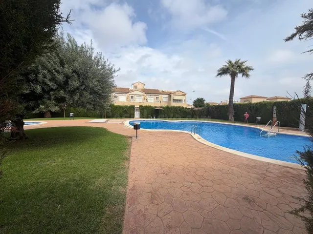 FANTASTICO BUNGALOW DE PLANTA BAJA TOTALMENTE REFORMADO Y CO