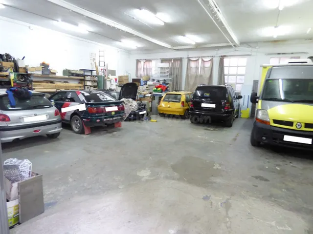NAVE INDUSTRIAL EN VENTA EN EL CASCO URBANO DE MANRESA APTA  - foto 2