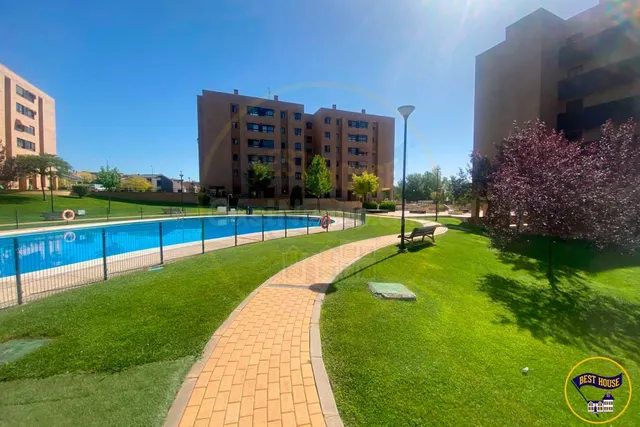 PISO EN VENTA EN UNA DE LAS MEJORES URBANIZACIONES CON PISCI - foto 3
