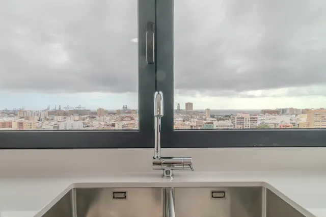 Piso en alquiler de 2 dormitorios con vistas a la ciudad — 10
