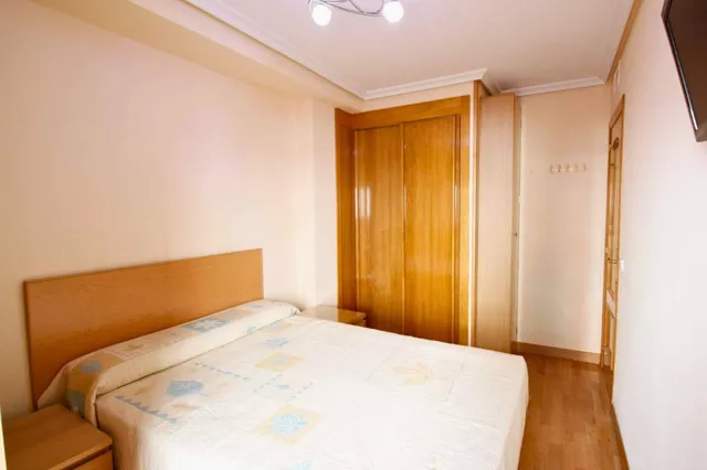 PISO DE UNA HABITACIÓN CON ASCENSOR EN CARABANCHEL — 11