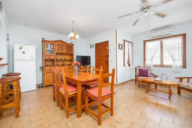 Bungalow de 3 dormitorios con piscina comunitaria en la playa de Los Locos — 12