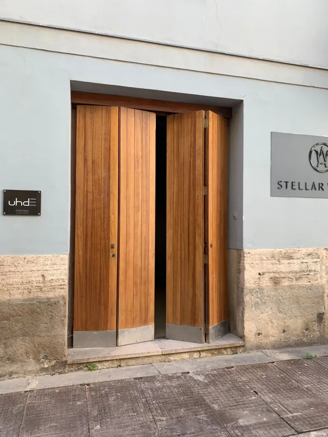 2 LOCALES,  EN EL CARMEN (PLAZA SANTA CRUZ) PARA CONSTRUIR  2 MAGNIFICOS PISOS TURISTICOS, — 22