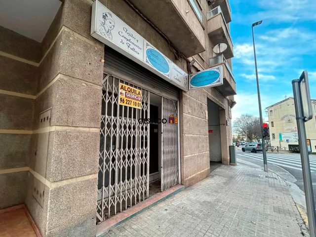 LOCAL COMERCIAL BIEN SITUADO — 2