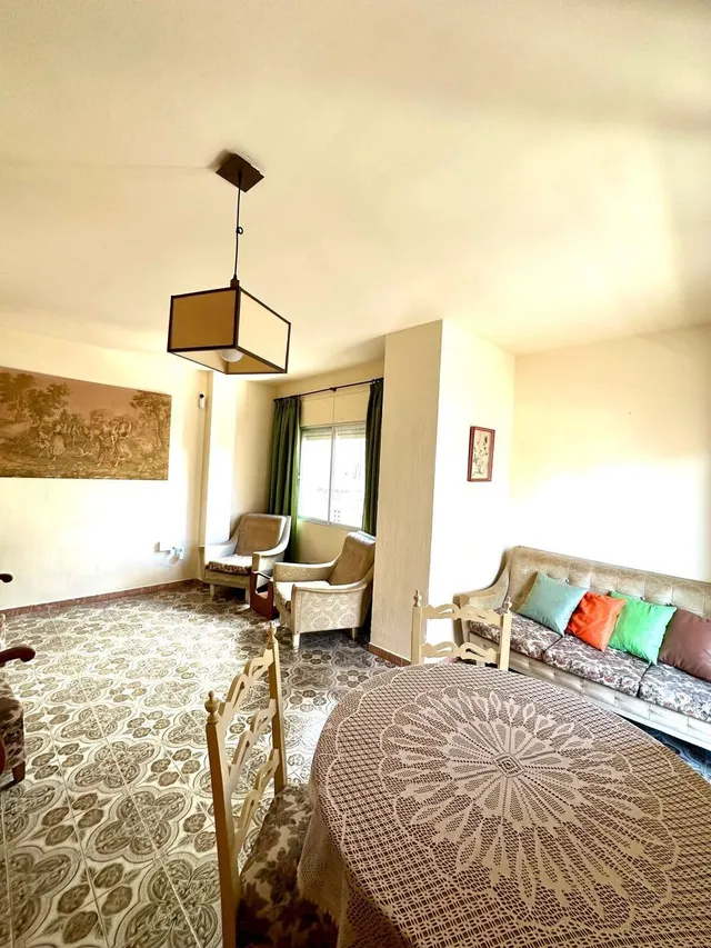 Apartamento a 200 mertos del puerto de Torrevieja con 3 dorm. 1baño. con superficie de 93 m2. — 21