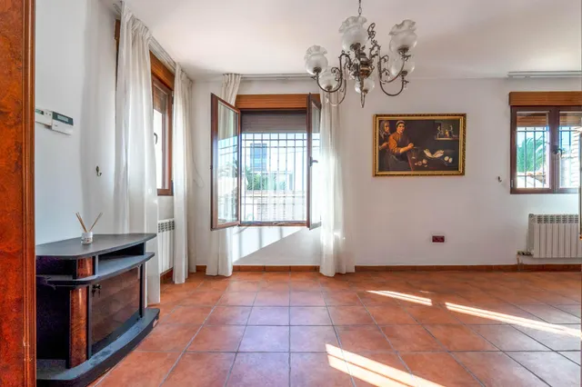 ¡¡ Impresionante chalet dividido en dos viviendas con piscina y zona ajardinadas !! — 7