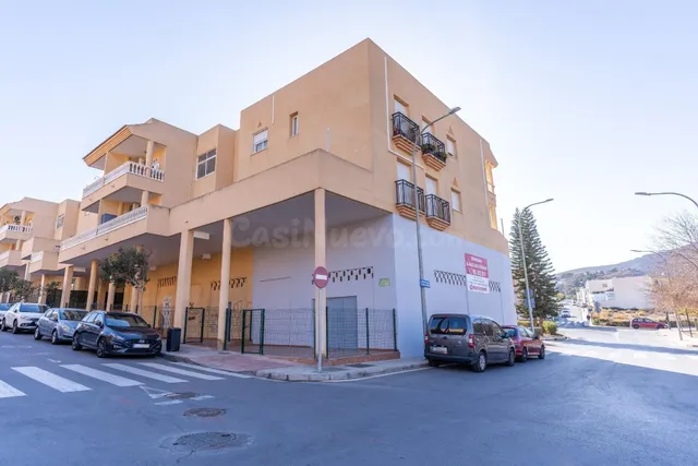 ALQUILER - HUÉRCAL ALMERIA - LOCAL COMERCIAL EN ESQUINA 3 CA