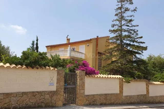 Chalet 4 habitaciones 224m² en venta - Urbanizacion colinas 