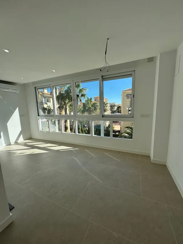 PISO TOTALMENTE REFORMADO EN EL ALBIR CON PISCINA Y CERCA DEL MAR ! — 2
