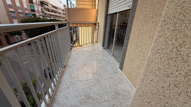 Amplio y Luminoso Piso en Playa Levante, Santa Pola - Alquiler. — 24