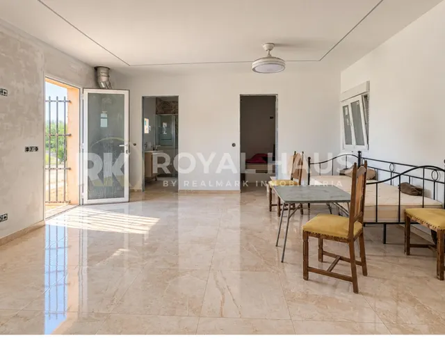 Finca rústica en Llucmajor con 6.404 m2 de terreno y vivienda semirreformada — 7