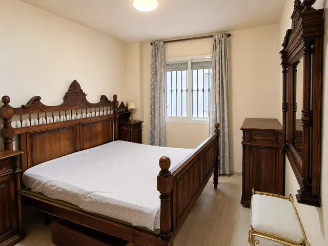 PISO DE 110 M2 CON TRES DORMITORIOS DOBLES Y TERRAZA EN EL CENTRO DE SAN PEDRO DE ALCÁNTARA — 9