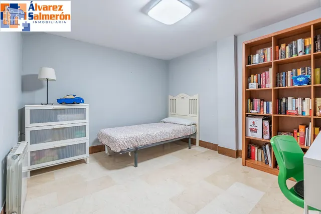 ADOSADA EN URBANIZACIÓN EN HUETOR VEGA — 34