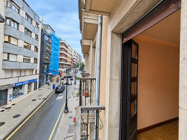 Piso con garaje, balcón y salón en dos alturas en la calle rosal, Oviedo — 38