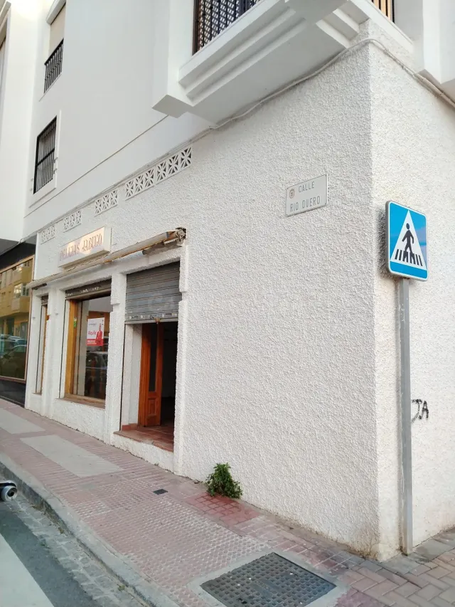FANTASTICO LOCAL EN UNA DE LAS MEJORES ZONAS DE MOTRIL - foto 3