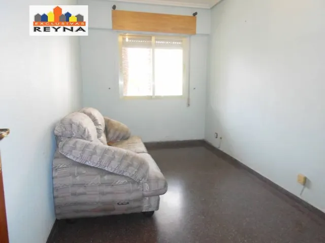 VIVIENDA ENTRESUELO CON CUATRO DORMITORIOS — 11