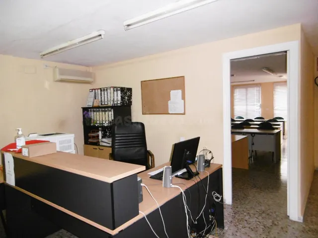 Entresuelo comercial en Avda. Libertad, Elche - foto 2