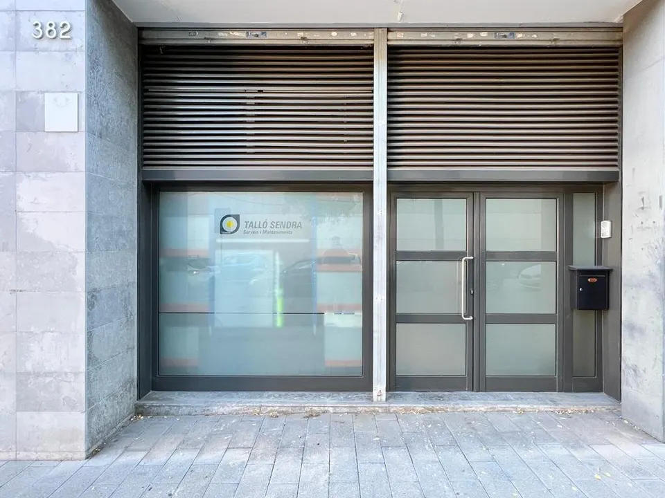 LOCAL COMERCIAL  Y PLAZA DE PARKING EN COVADONGA