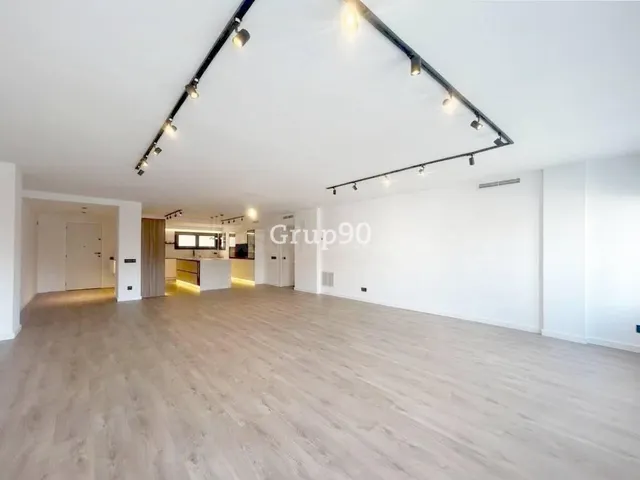 Piso señorial reformado a estrenar en Av. Madrid – Centro de - foto 5