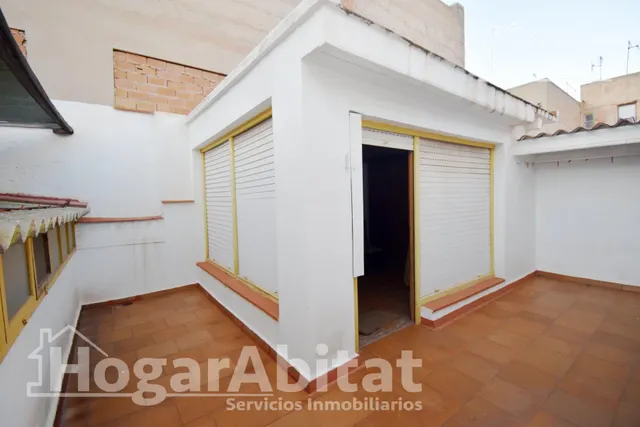 AMPLIA CASA CON LOCAL COMERCIAL, GARAJE Y TERRAZA — 40