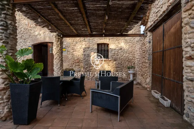 Masía de piedra con jardín en Valls — 28