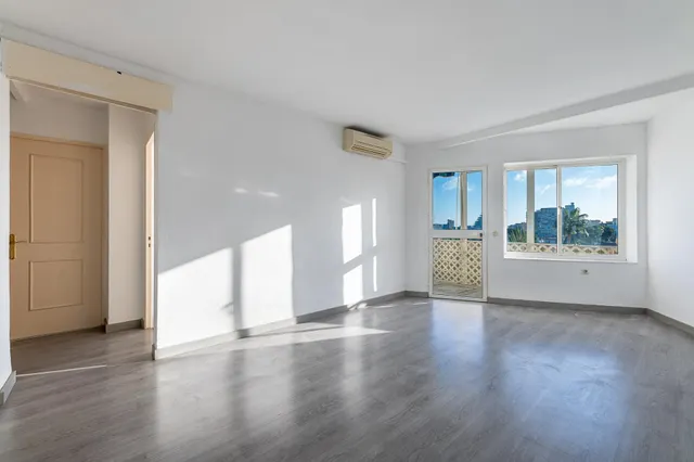 Piso con vistas al mar y gran potencial en Benalmádena — 25