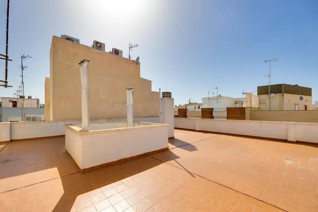 Exclusivo ático de 3 dormitorios en el centro de Torrevieja — 36