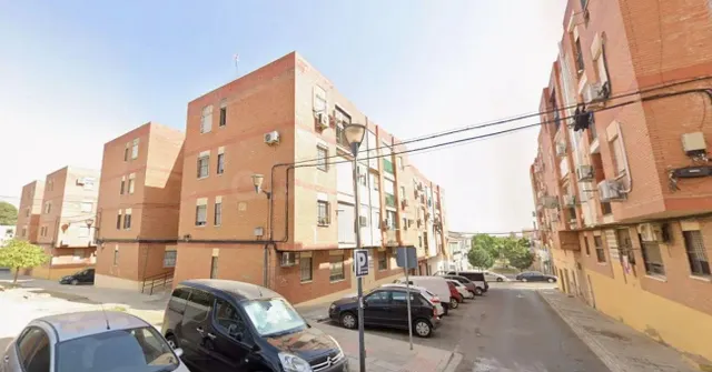 SE VENDE PISO OKUPADO en Calle BERNARDO DE LOS LOBITOS Nº 1 Alcalá de Guadaíra (Sevilla) — 3