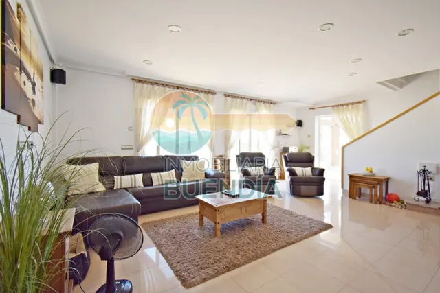 ESPECTACULAR CHALET CON VISTAS AL MAR Y PISCINA CLIMATIZADA  - foto 3