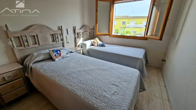 Adosado en Playa de Miramar a 600m del mar, con parcela de 213 m2, piscina comunitaria, barbacoa, chimenea y garaje para varios coches. — 15