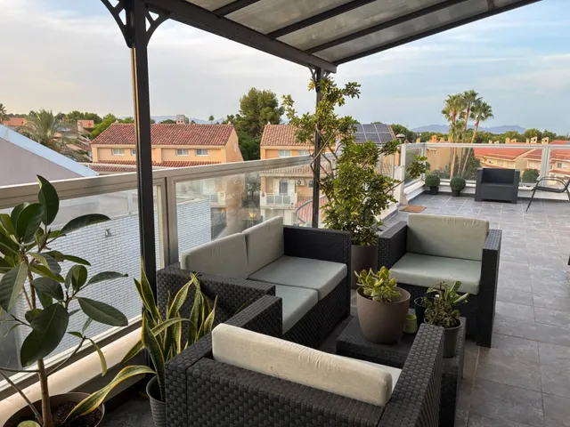 Pareado 5 habitaciones 245m² en venta - URB. CAMPOLIVAR