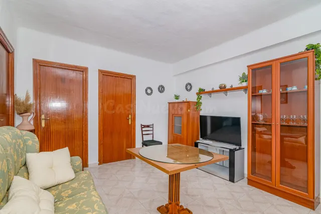 OPORTUNIDAD EN VENTA DE PISO DE TRES DORMITORIOS EN LA CHANA - foto 3