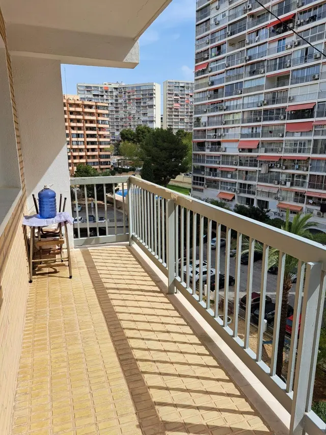 Amplio piso con 3 dormitorios en zona Rincon de Loix. — 24
