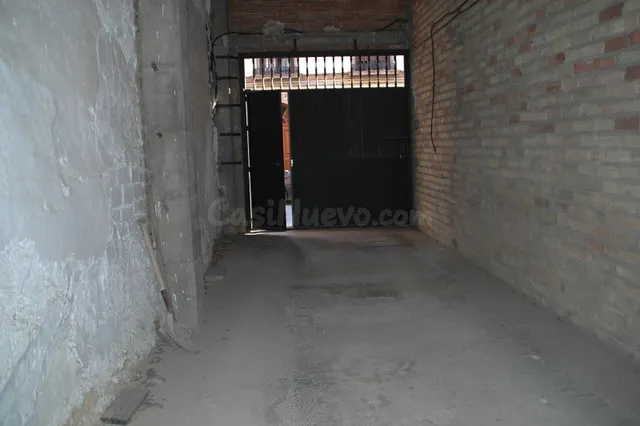 Local en bruto con 223 m2 en el centro - foto 5
