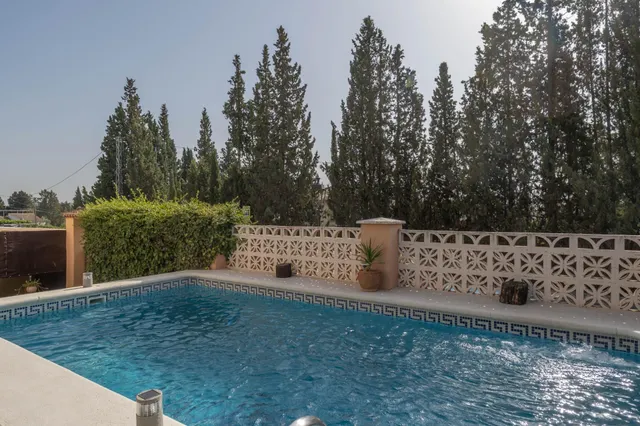 EXCLUSIVA VIVIENDA CON PISCINA PRIVADA EN URBANIZACIÓN "EL TORREÓN" EN ALBOLOTE. — 42