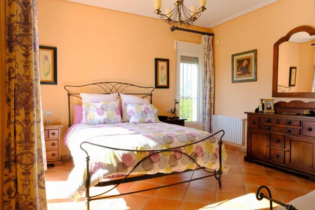 Finca de 9.480 m2. con Chalet de 495 m2. construidos en parcela de 1.000 m2. dentro de la finca. — 37