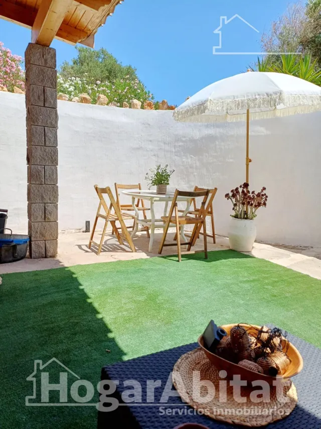 CHALET SEMINUEVO CON TERRAZA Y GARAJE — 2