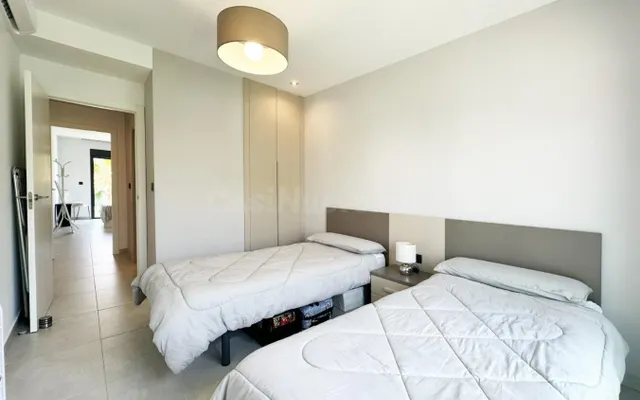 Se vende ático de 2 dormitorios en la primera planta con solárium privado en Oasis Beach XII, El Raso, Guardamar del Segura — 20