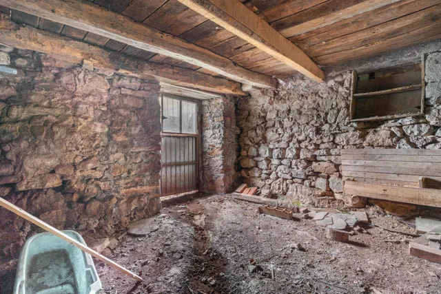 Casa, cuadra, pajar y fincas en venta en babia — 13