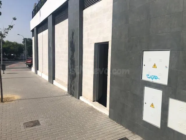 Magnífico local con la mejor ubicación posible en Tomares. - foto 2