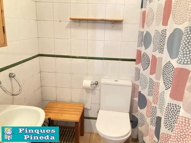 CASA PLANTA BAJA CON 2 VECINOS CON JARDÍN — 13