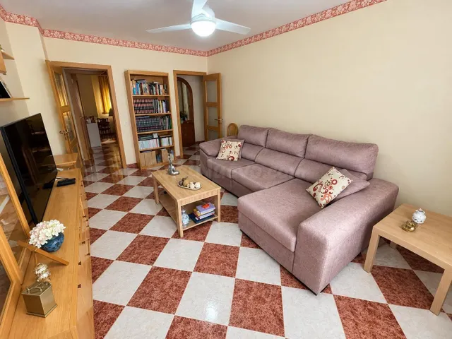Se vende piso en planta baja, zona las canteras. — 2