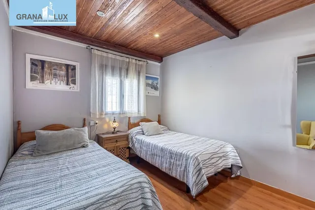Chalet independiente con pozo propio y placas solares — 20