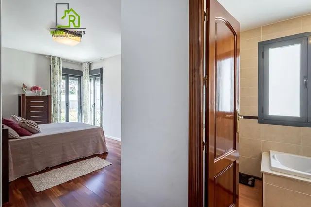 Chalet en Cañadas del Parque, Dilar — 28