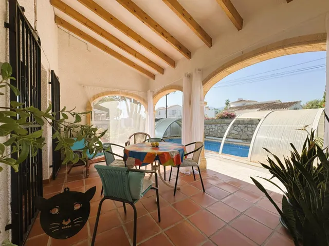 EXQUISITO CHALET A UN PASO DE LA PLAYA Y EL CASCO URBANO — 8