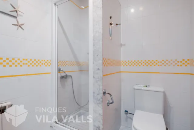 Casa con terraza, jardín y amplios espacios — 25