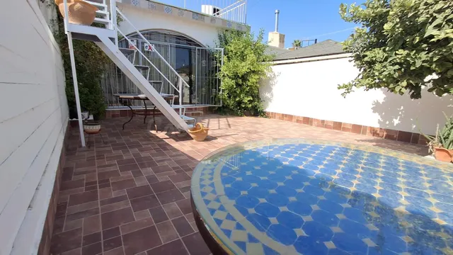 Una vivienda reformada con excelentes espacios exteriores, solárium privado y vistas al mar — 7