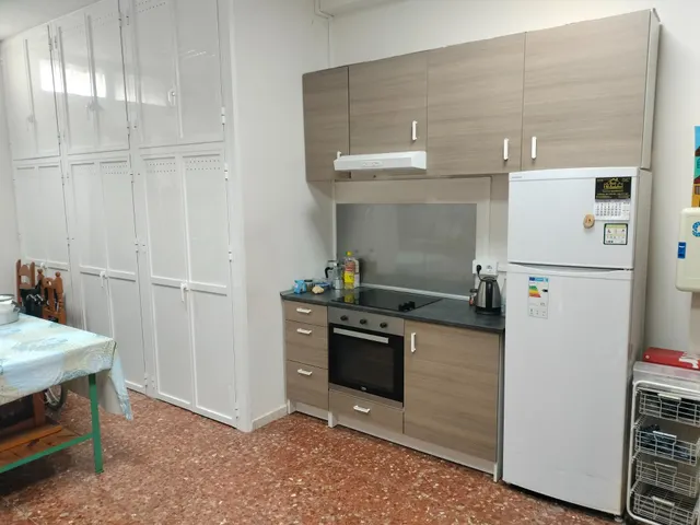 SE VENDE LOCAL COMERCIAL EN PUERTO REAL , ZONA BARRIADA 512 — 11