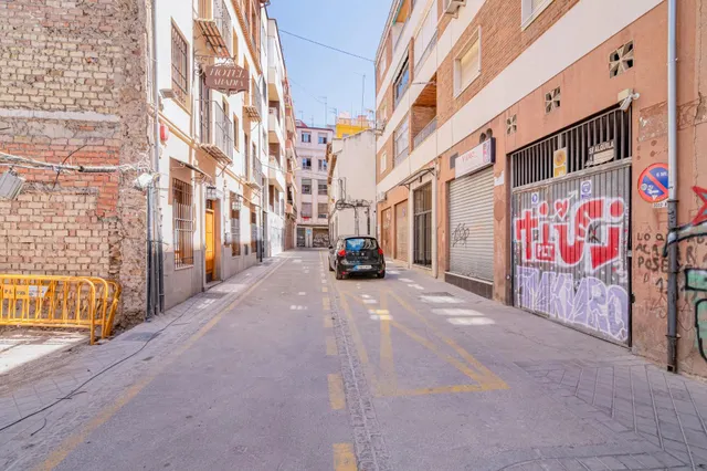 Local en el Corazón de Granada - Ideal para Cocheras — 23