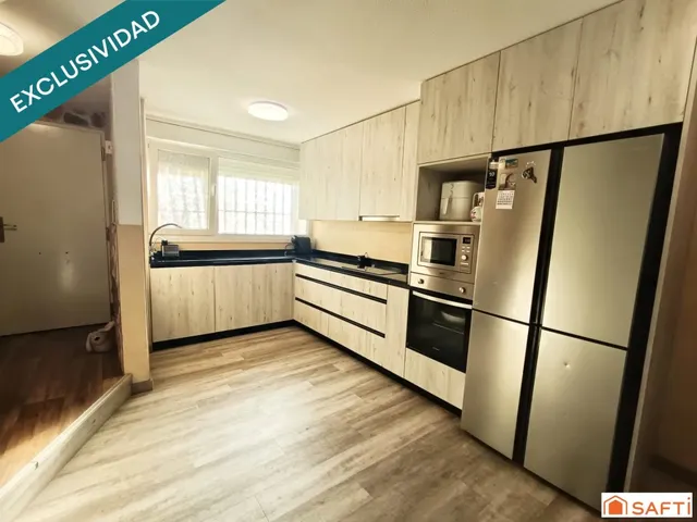 Exclusivo adosado con piscina y terraza - foto 3